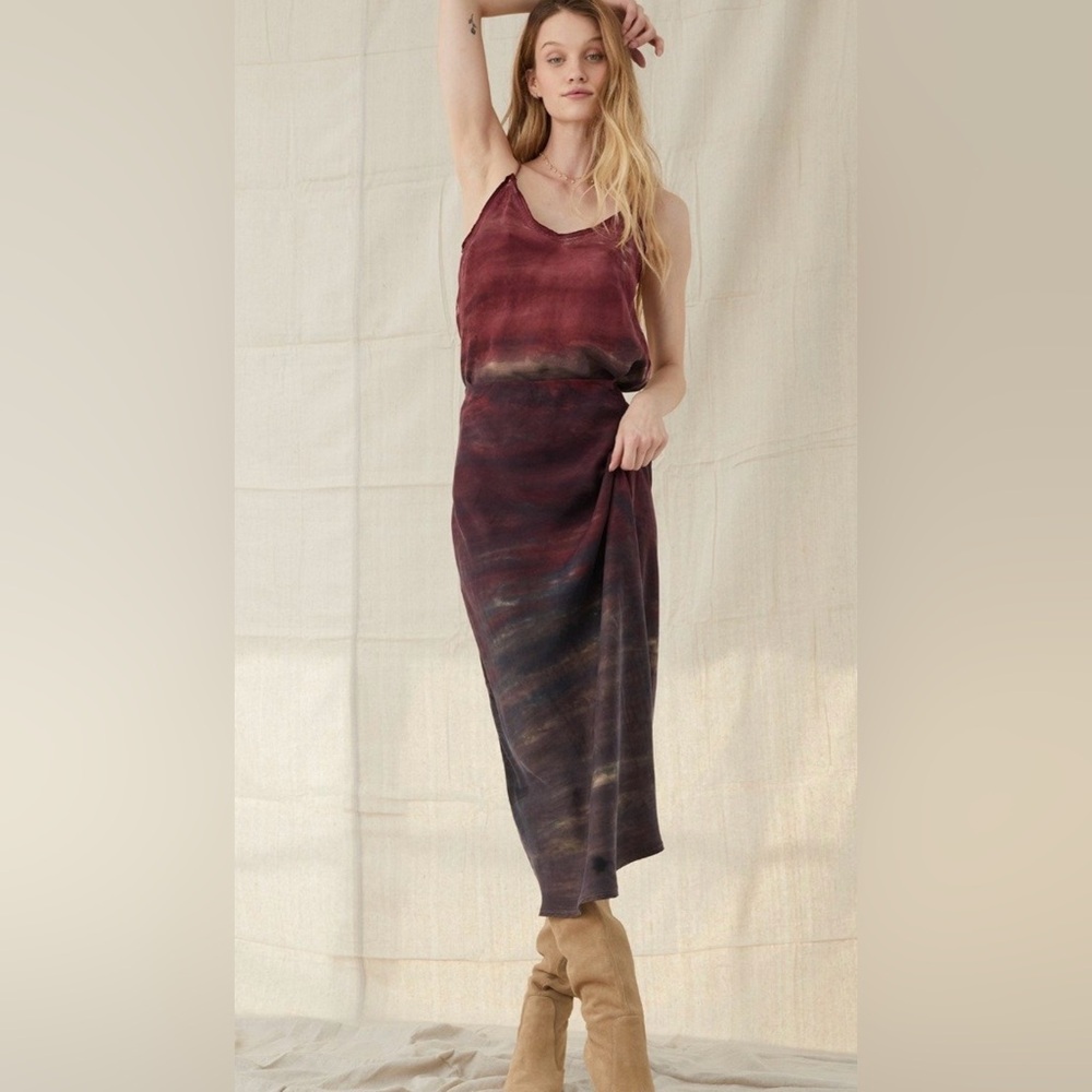 Bella Dahl Burgundy and Navy Tie-Dye Midi Skirt